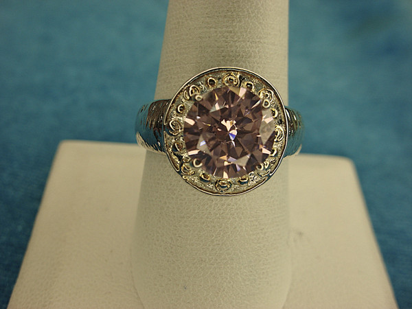 Pre-Owned Sterling Silver Pink Stone Ring (Size 9) - Elegant & Barely Worn