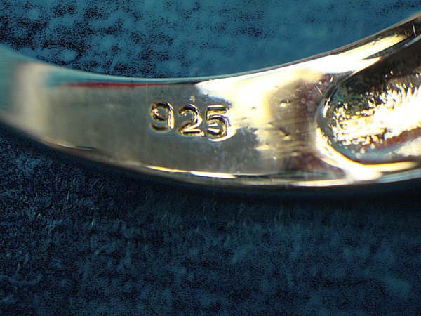 Pre-Owned Sterling Silver Pink Stone Ring (Size 9) - Elegant & Barely Worn