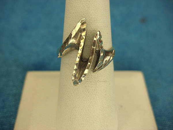 Sterling Silver Wild Design Ring - Size 7.5 (Pre-Owned)