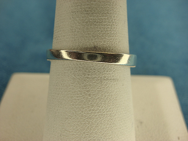 Sterling Silver Filigree Ring with 1 Large Round Sim Diamond & Smaller Accent Stones (Size 9)