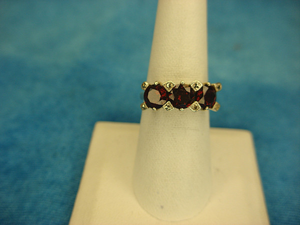 Vintage Sterling Silver Ring with 3 Red Stones - Size 7.5