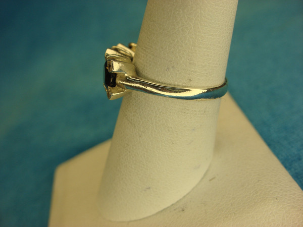 Vintage Sterling Silver Ring with 3 Red Stones - Size 7.5