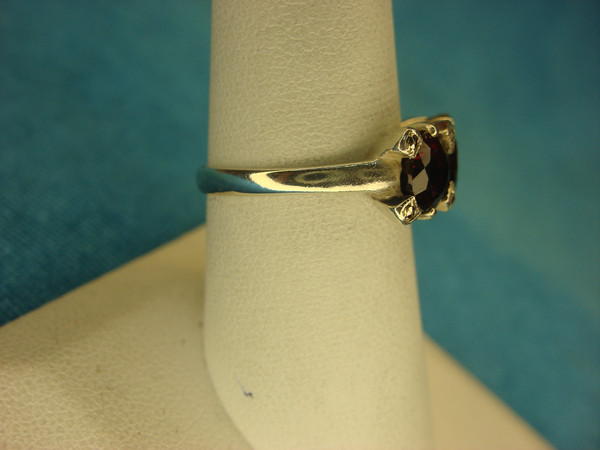 Vintage Sterling Silver Ring with 3 Red Stones - Size 7.5