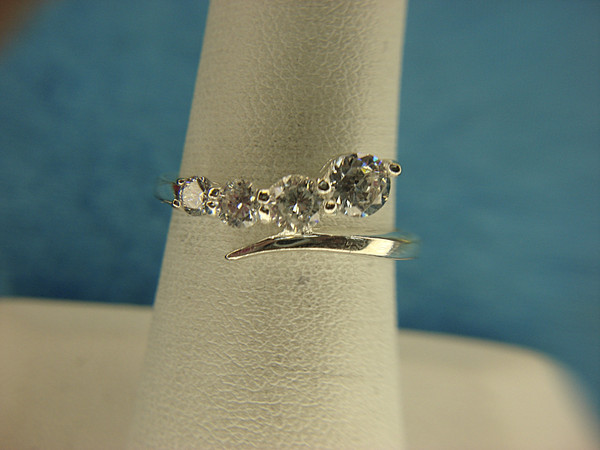 Sparkling Sterling Silver Ring with Fancy Setting & Graduated Simulant Diamonds (Size 7)