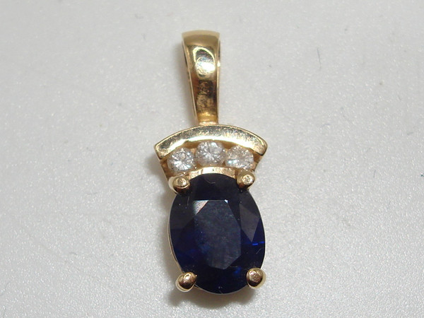 14K Gold Sapphire & Diamond Pendant | 1.5+ Carat Sapphire, Exquisite Craftsmanship
