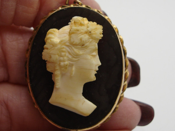 Vintage D'Abros Gold Filled Cameo Pin/Pendant - White Carved Cameo, 10K GF