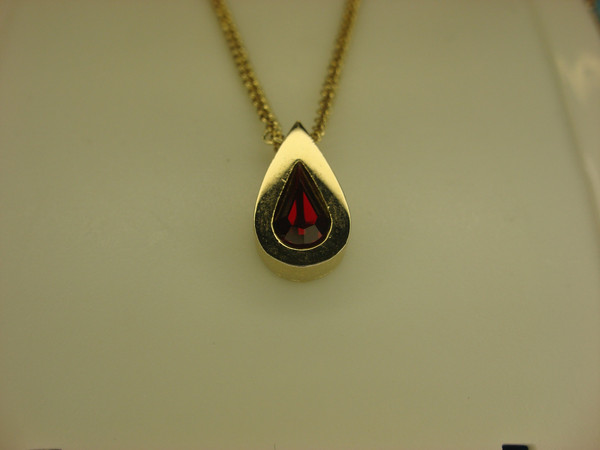 Vintage Avon Gold Tone Necklace w/ Red Teardrop Stone - Adjustable 15-19