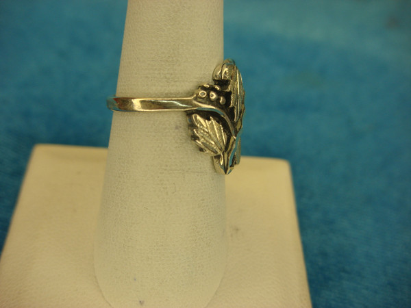 Sterling Silver Grape Leaf Ring | Size 7 1/4 | Filigree Design | Pre-Owned Excellent Condition