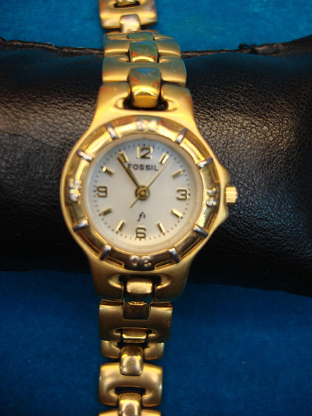 Fossil ES-9193 Ladies Quartz Gold Tone Watch - Stylish Design, New Battery