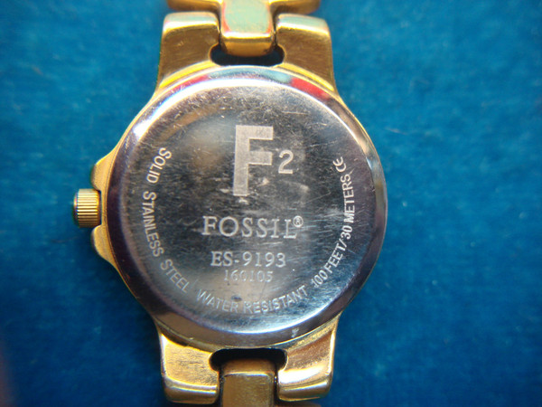 Fossil ES-9193 Ladies Quartz Gold Tone Watch - Stylish Design, New Battery