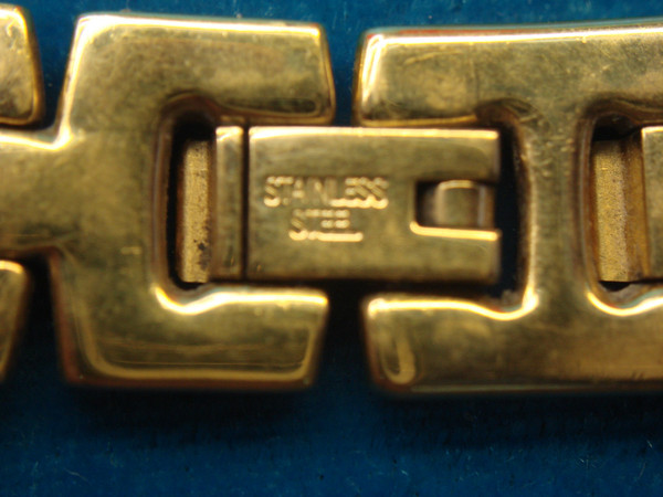 Fossil ES-9193 Ladies Quartz Gold Tone Watch - Stylish Design, New Battery