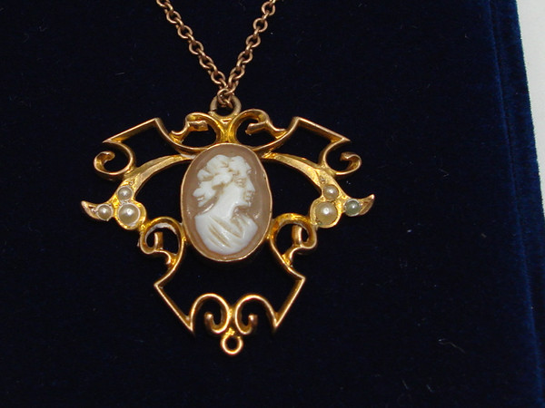 Antique 10K Gold Carved Shell Cameo Necklace with Seed Pearls (16