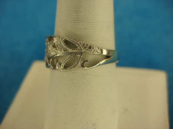 Vintage Sterling Silver Filigree Ring with Accent Diamonds (Size 9)