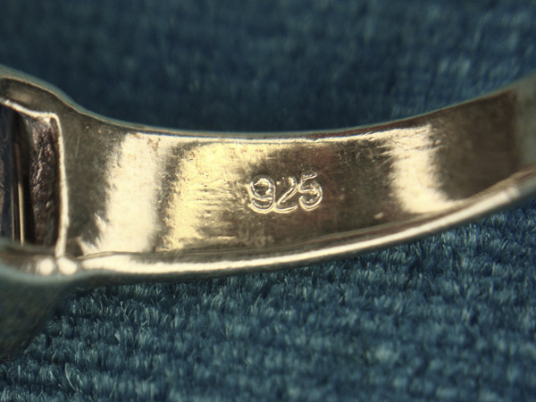 Pre-Owned Sterling Silver Amethyst Ring (Size 9) - Elegant & Timeless