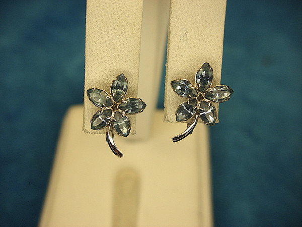 Vintage Sterling Silver Blue Stone Flower Earrings - Screw Back (1/2