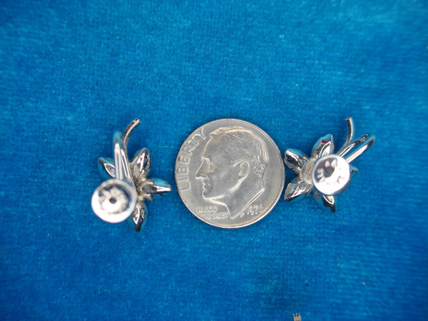 Vintage Sterling Silver Blue Stone Flower Earrings - Screw Back (1/2