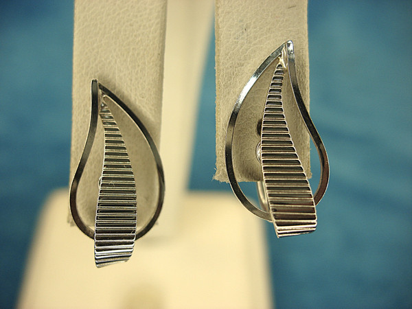 Vintage Van Dell 1/20 12K White Gold Filled Leaf Earrings - Elegant & Unique Gift