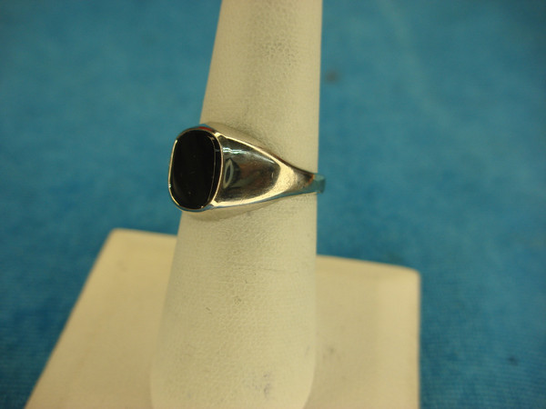 Sterling Silver Onyx Ring - Size 7 | Pre-Owned Elegance