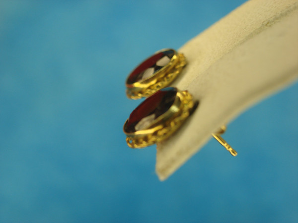 Stunning 14K Yellow Gold Garnet Stud Earrings (1.50 CTW)