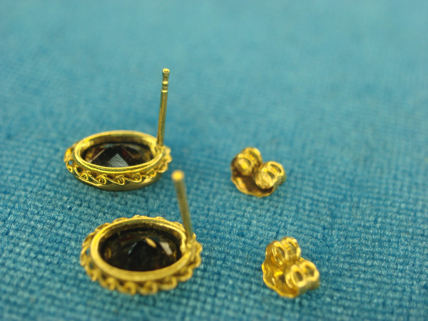 Stunning 14K Yellow Gold Garnet Stud Earrings (1.50 CTW)