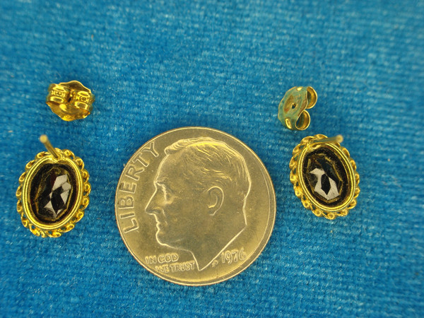 Stunning 14K Yellow Gold Garnet Stud Earrings (1.50 CTW)