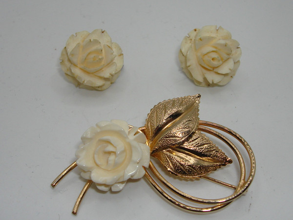 Vintage Carved Rose Brooch & Earrings Set | Gold-Tone & Silver 925 | Floral Jewelry