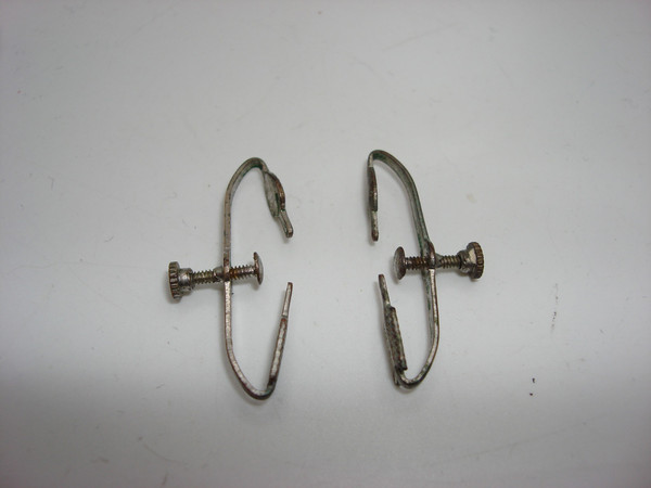 Vintage 1940s Native American Silver Arrow Earrings - Screw Back