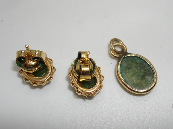 Vintage Jadeite Jewelry Set: Gold-Tone Pins, Earrings & Pendant