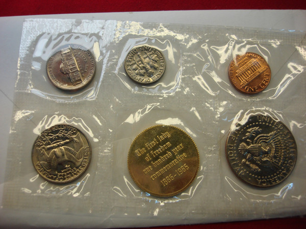 1985 Statue of Liberty Centennial Coin Set - Uncirculated 5-Coin Set with 2 Gold-Plated Coins