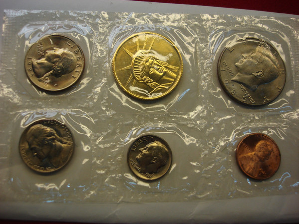 1985 Statue of Liberty Centennial Coin Set - Uncirculated 5-Coin Set with 2 Gold-Plated Coins