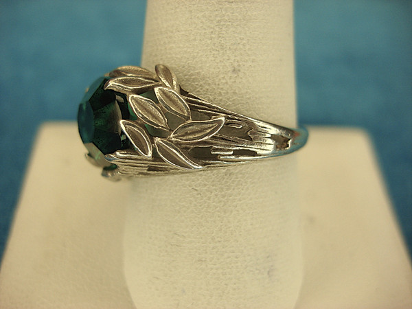 Sterling Silver Filigree Ring with Green Stone & Leaves - Size 9.75
