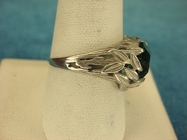 Sterling Silver Filigree Ring with Green Stone & Leaves - Size 9.75