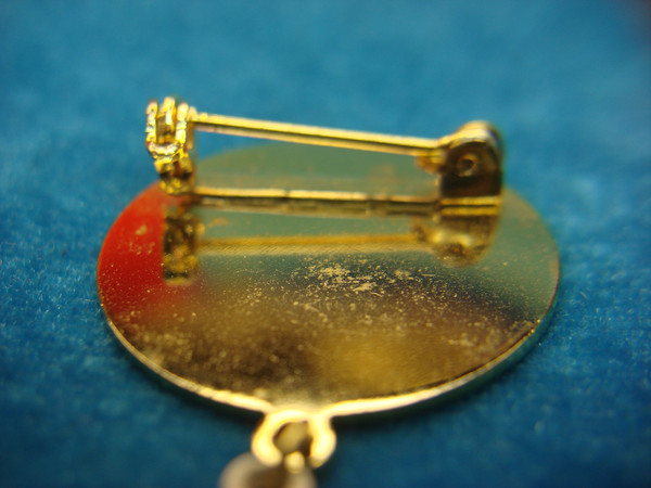 Vintage Michael Jackson Thriller Glove Pin - Collectible Gold Tone Record with Glittered Glove