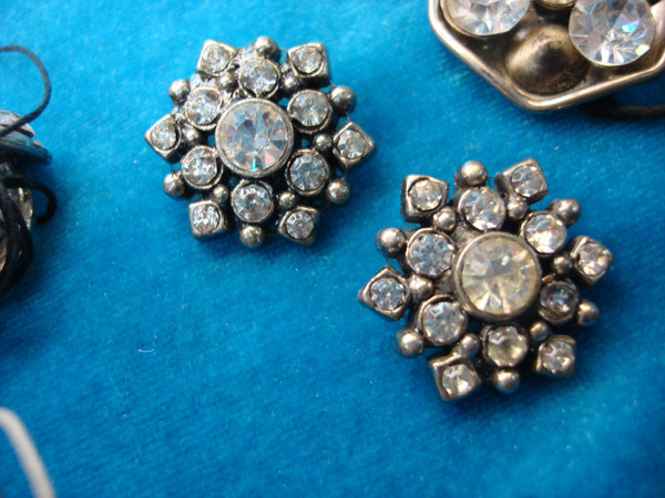 Vintage Button Collection: Diverse Lot of Old Time Buttons for Collectors