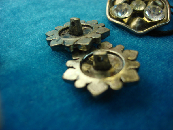 Vintage Button Collection: Diverse Lot of Old Time Buttons for Collectors