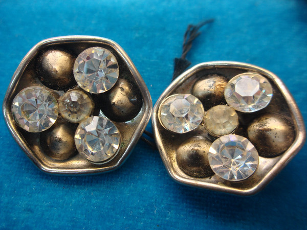 Vintage Button Collection: Diverse Lot of Old Time Buttons for Collectors