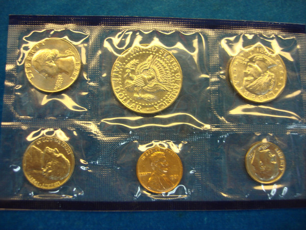 1981 US Mint Set - Uncirculated w/ Packaging Error & Missing Philadelphia Half Dollar