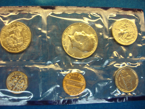 1981 US Mint Set - Uncirculated w/ Packaging Error & Missing Philadelphia Half Dollar