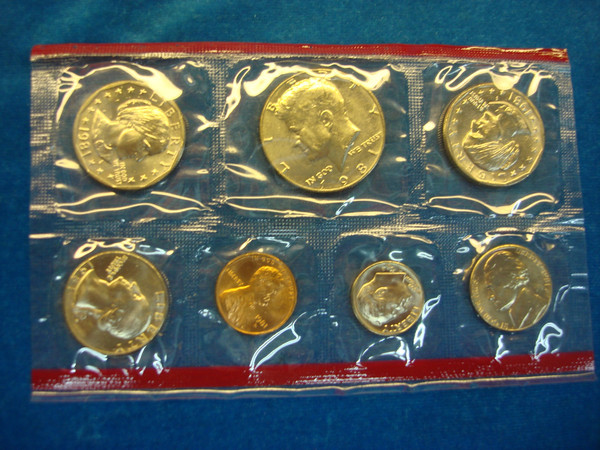 1981 US Mint Set - Uncirculated w/ Packaging Error & Missing Philadelphia Half Dollar
