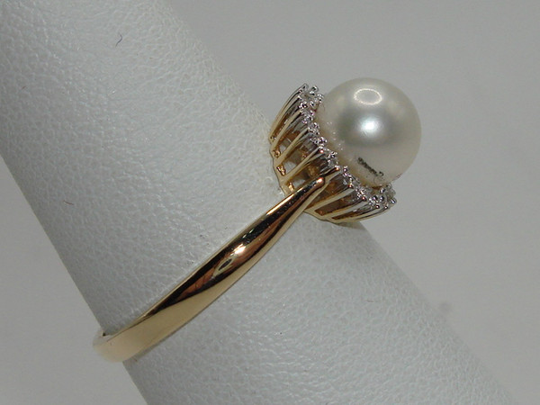 Elegant 14K Gold Pearl & Diamond Accent Ring - Size 7