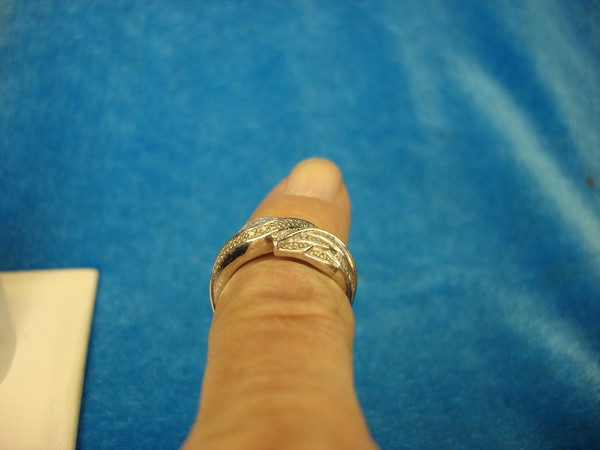 Elegant Sterling Silver Ring with Brilliants, Size 6 - Pre-Owned