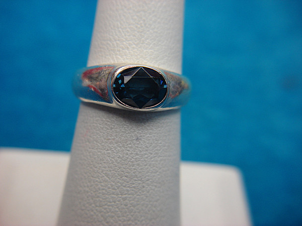 Elegant Sterling Silver Ring with Blue Stone - Size 6 (Pre-Owned)