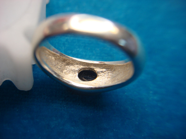 Elegant Sterling Silver Ring with Blue Stone - Size 6 (Pre-Owned)