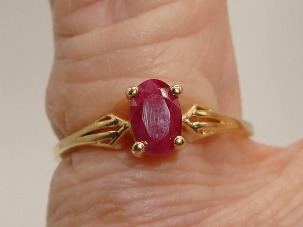 Vintage 14K Solid Gold Ruby Ring (Size 6) -  Radiant Oval Design