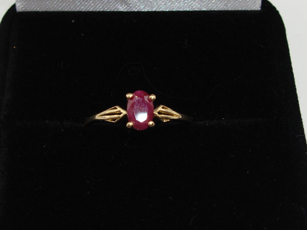 Vintage 14K Solid Gold Ruby Ring (Size 6) -  Radiant Oval Design