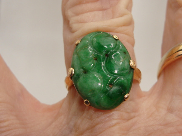 Vintage 14K Gold Carved Jade Ring | Size 6.5 | Elegant & Unique