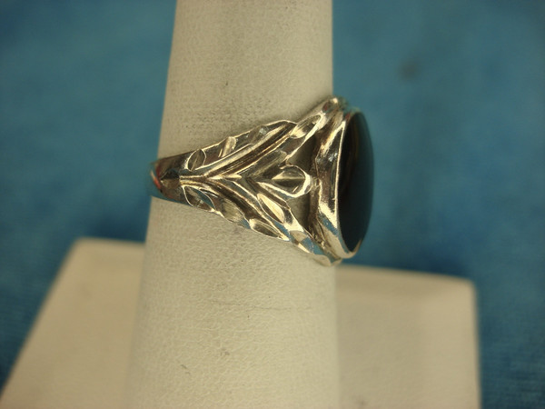 Sterling Silver Onyx Ring Size 7 3/4 - Pre-Owned