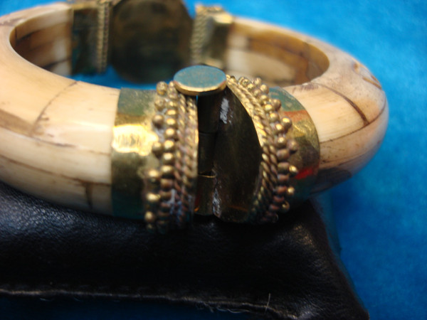 Vintage Heavy Hinged Bangle Bracelet - 7