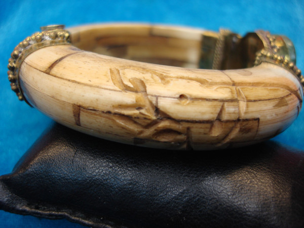 Vintage Heavy Hinged Bangle Bracelet - 7