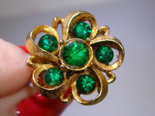 Vintage 1960s Emerald Green Rhinestone Cocktail Ring | Adjustable Size 7